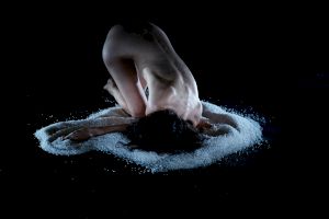 <p>Marco Donnarumma en collaboration avec Margherita Pevere “Eingeweide – A Ritual of Coalescence for Two Unstable Bodies” Photo par Vason.</p>