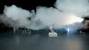 <p>Pauline Boudry & Renate Lorenz “Improvisation télépathique”, performance filmée, 20’, 2017</p>