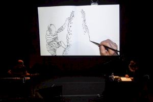 Karoline Schreiber draws while Anders Guggisberg is playing music  / Photo : Simon Letellier
