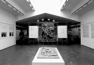 <p>Vue de l’exposition au Centre Culturel Suisse, 1986 / Photo: Dahliette Sucheyre</p>
