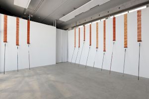 Vues de l’exposition « VRAC MULTIVRAC » de Delphine Reist, 2022, Frac Grand Large — Hauts-de-France © Delphine Reist / Photo : Emmanuel Watteau
