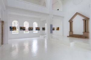 © Vues de l’exposition The Simple Life de Gina Folly, centre d’art contemporain - la synagogue de Delme, 2024. Photo : OH Dancy.
