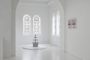 © Vues de l’exposition The Simple Life de Gina Folly, centre d’art contemporain - la synagogue de Delme, 2024. Photo : Gina Folly.