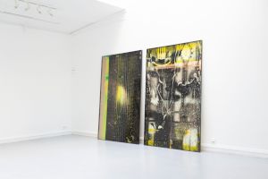 Zoé Tullen, vue d’exposition “La lumière attire les moustiques”, soloshow, 2023, galerie du Crous de Paris, © photo : Elisa Florimond (@elisa_florimond).