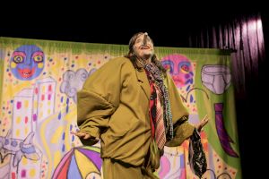 Léa Katharina Meier, <em>Le fabuleux destin de Monsieur Della Merde</em> © Tristan Savoy / Centre culturel suisse. On tour