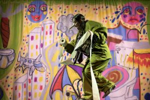 Léa Katharina Meier, <em>Le fabuleux destin de Monsieur Della Merde</em> © Tristan Savoy / Centre culturel suisse. On tour