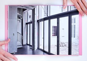 En travaux édité par le Centre culturel suisse. Paris & la Fondation suisse pour la culture Pro Helvetia, 2026