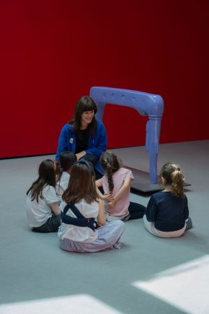 Visite de l’exposition Othermothers de Mai-Thu Perret, CCS 2026. © Léo Dardaud